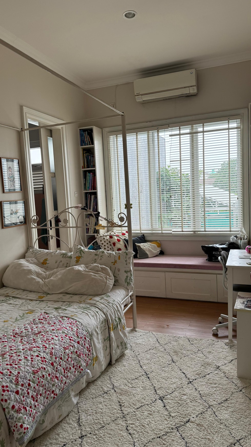 Townhouse modern minimalis private pool pejaten kemang lokasi sangat strategis dekat AIS pejaten 