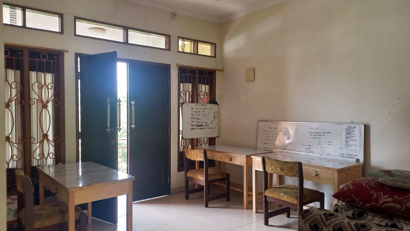 Rumah kompleks dekat dg tempat usaha di Harapan Kita Karawaci Tangerang....
