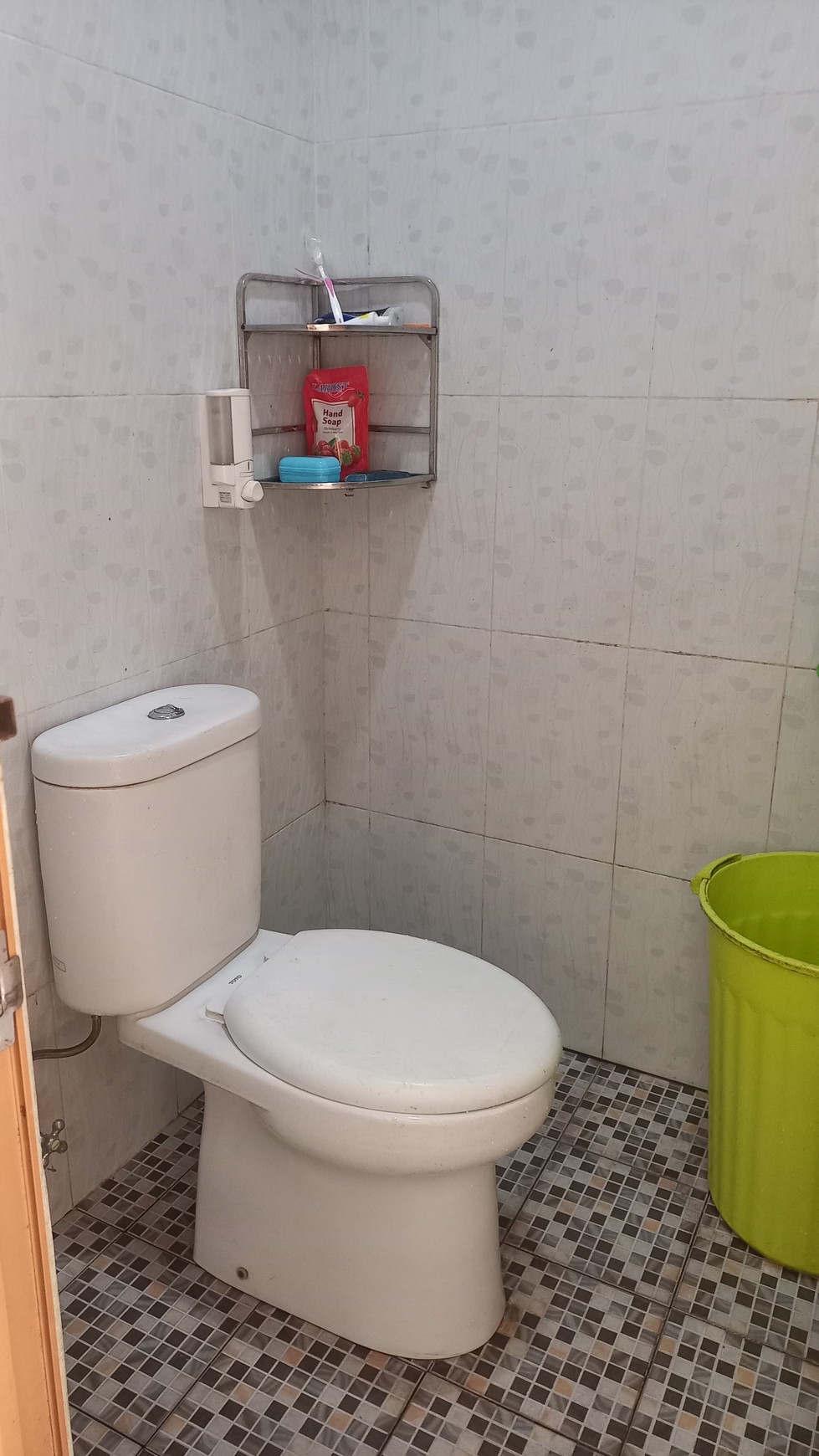 Rumah kompleks dekat dg tempat usaha di Harapan Kita Karawaci Tangerang....