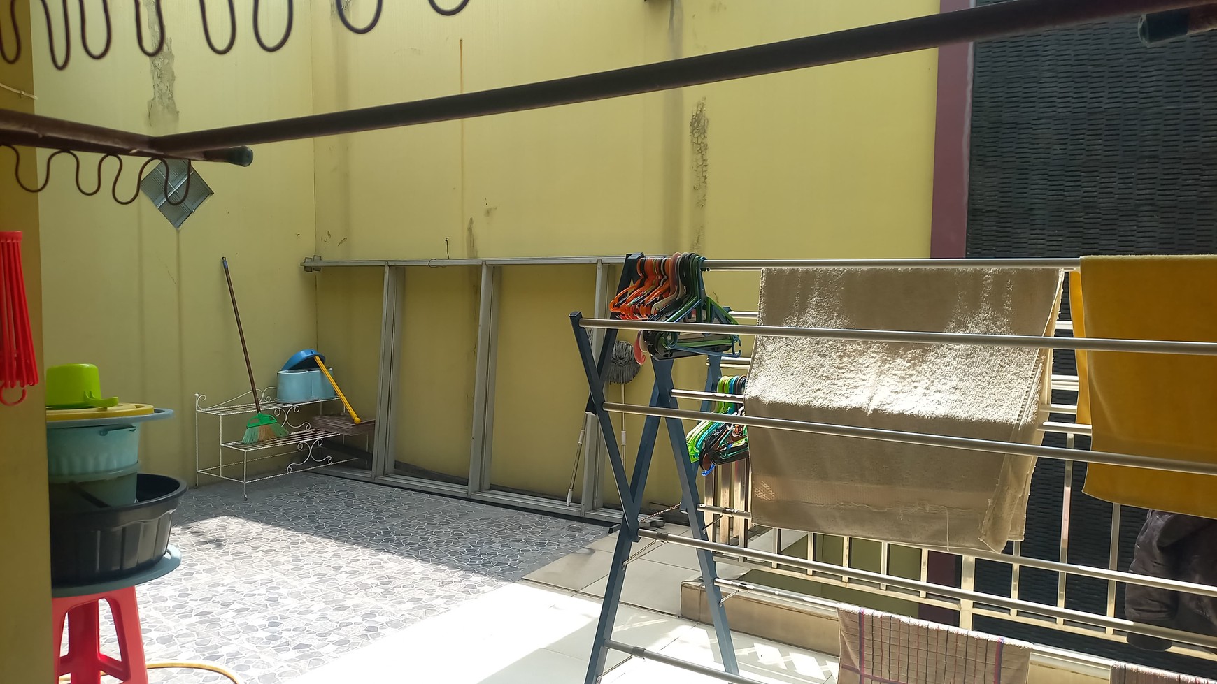 Rumah kompleks dekat dg tempat usaha di Harapan Kita Karawaci Tangerang....