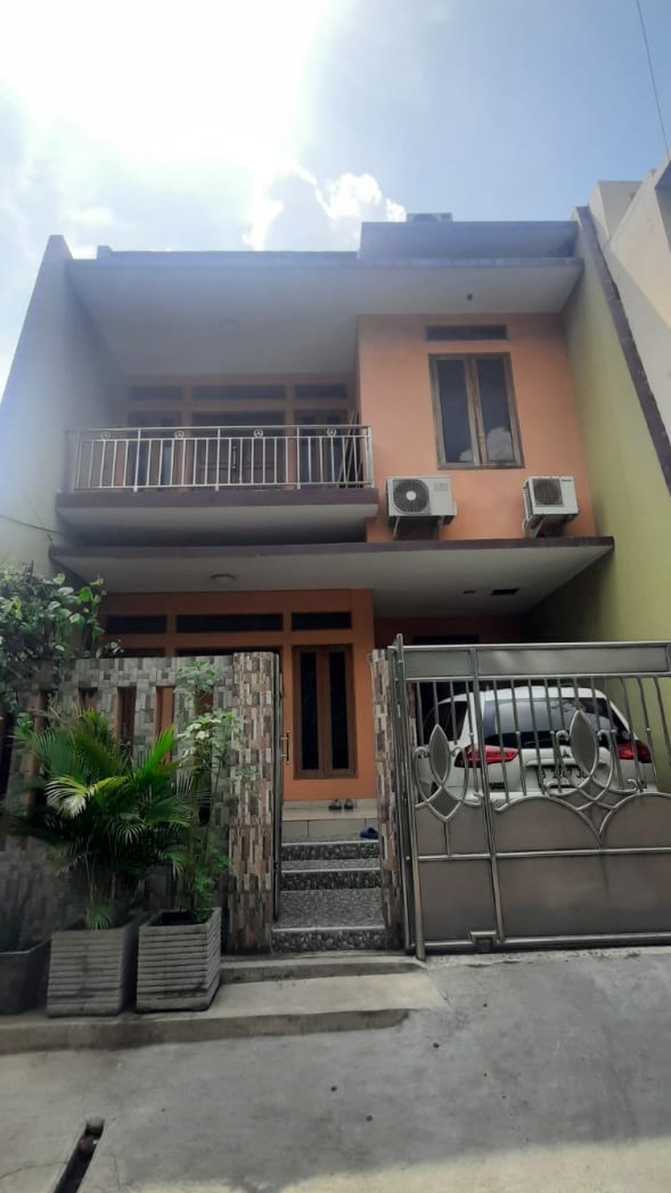 Rumah kompleks dekat dg tempat usaha di Harapan Kita Karawaci Tangerang....