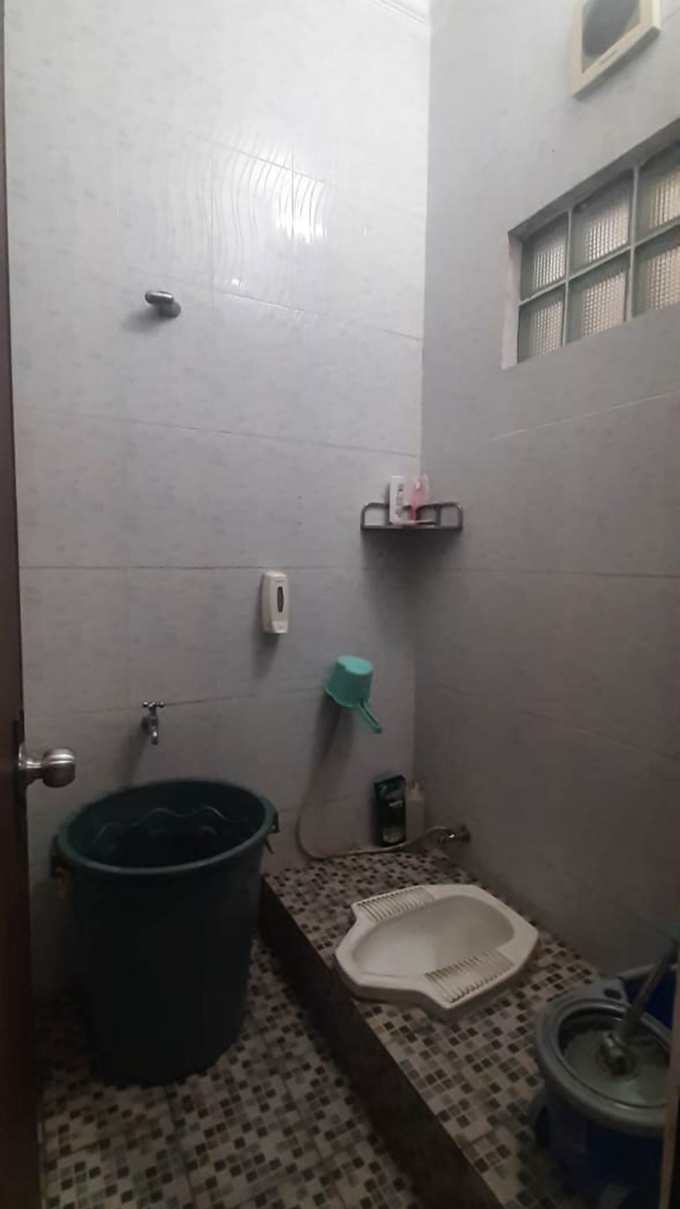 Rumah kompleks dekat dg tempat usaha di Harapan Kita Karawaci Tangerang....