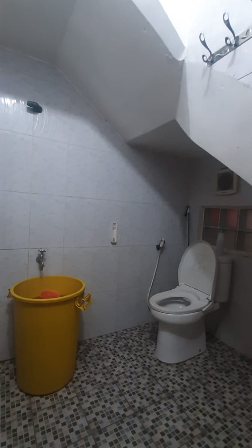 Rumah kompleks dekat dg tempat usaha di Harapan Kita Karawaci Tangerang....