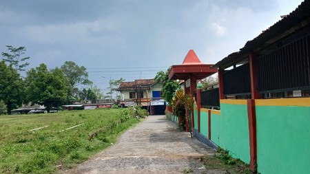 Tanah Luas 993 Meter Persegi Lokasi Dekat SMPN 2 Turi Sleman 