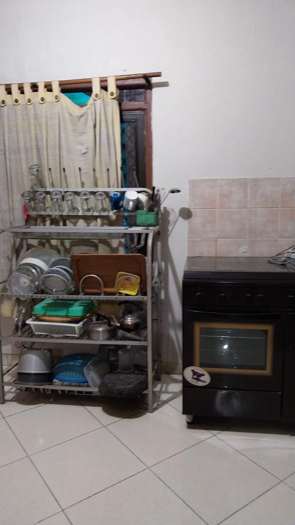 Dijual Rumah dan 3 Pintu Kamar Kos-kosan Lokasi Strategis @Cawang