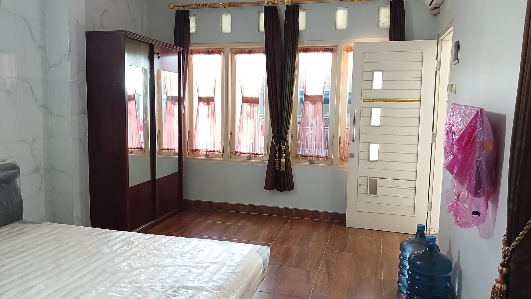 Rumah Furnish 2 Lantai Lokasi Strategis di Dekat RS Hermina