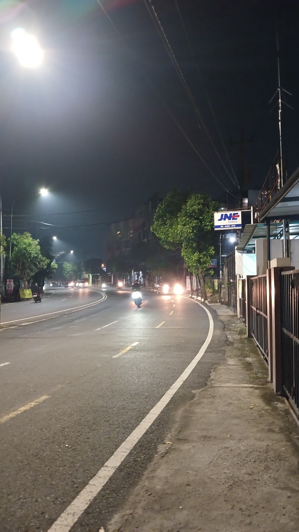 Rumah 2 Lantai Lokasi Premium di Kawasan Bisnis Jalan HOS Cokroaminoto