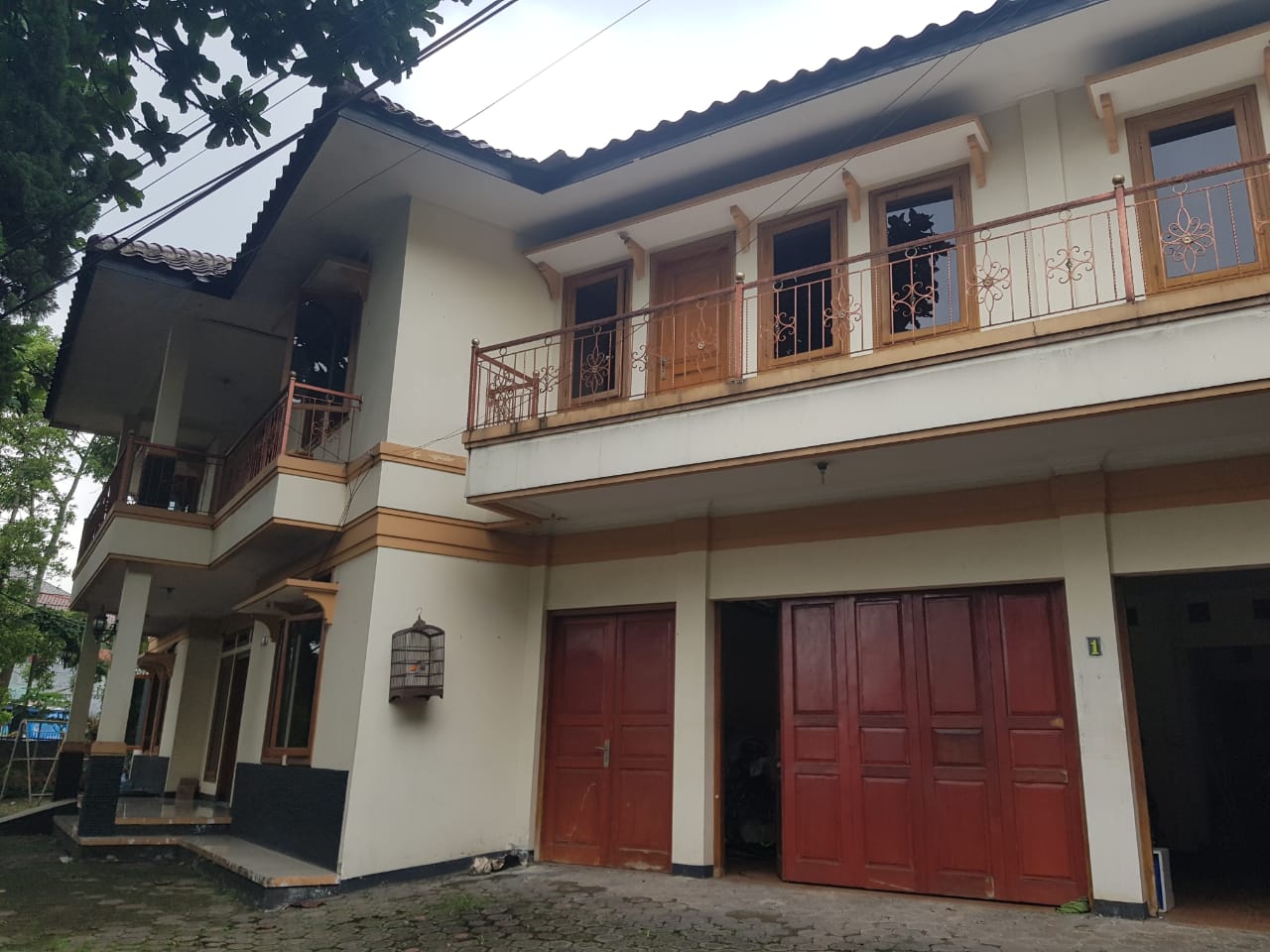 Rumah Keluarga Besar di Sayap Dago dekat Lapangan Gasibu Bandung