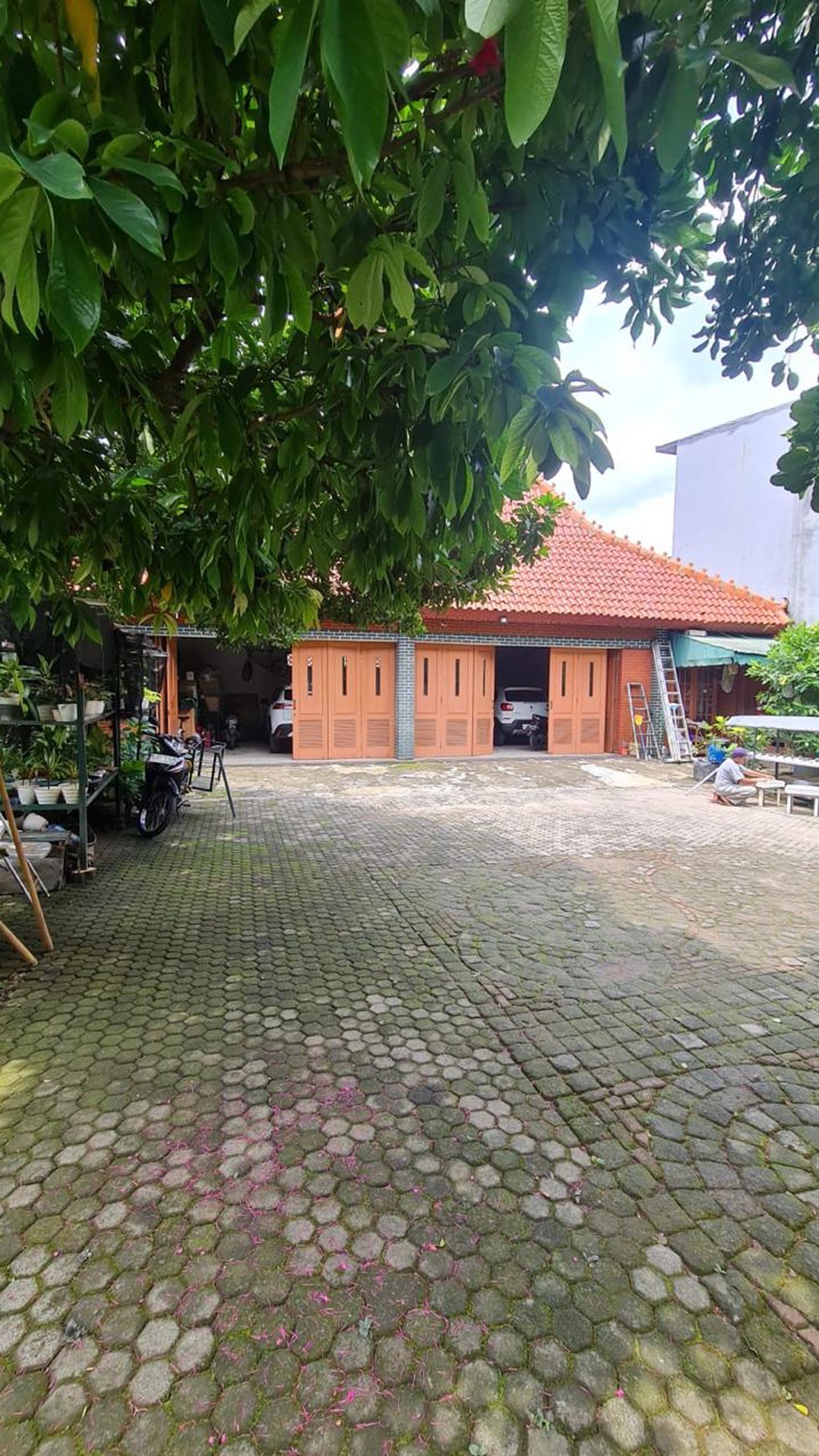 Rumah Bagus dengan Pool di Jagakara Jakarta Selatan