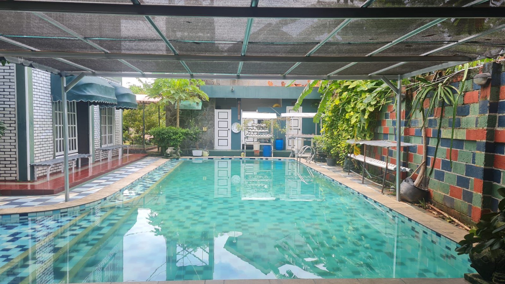 Rumah Bagus dengan Pool di Jagakara Jakarta Selatan