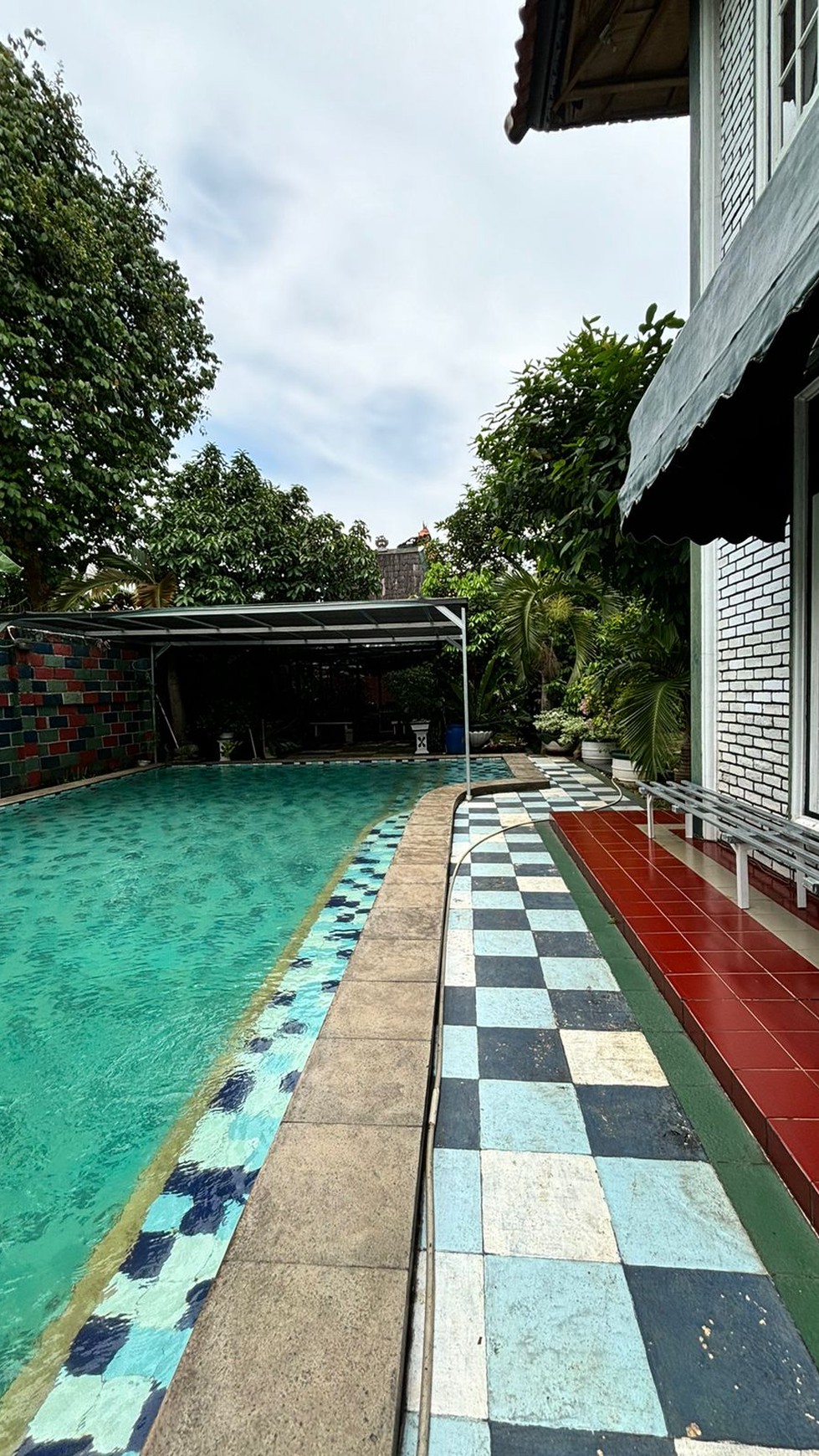 Rumah Bagus dengan Pool di Jagakara Jakarta Selatan