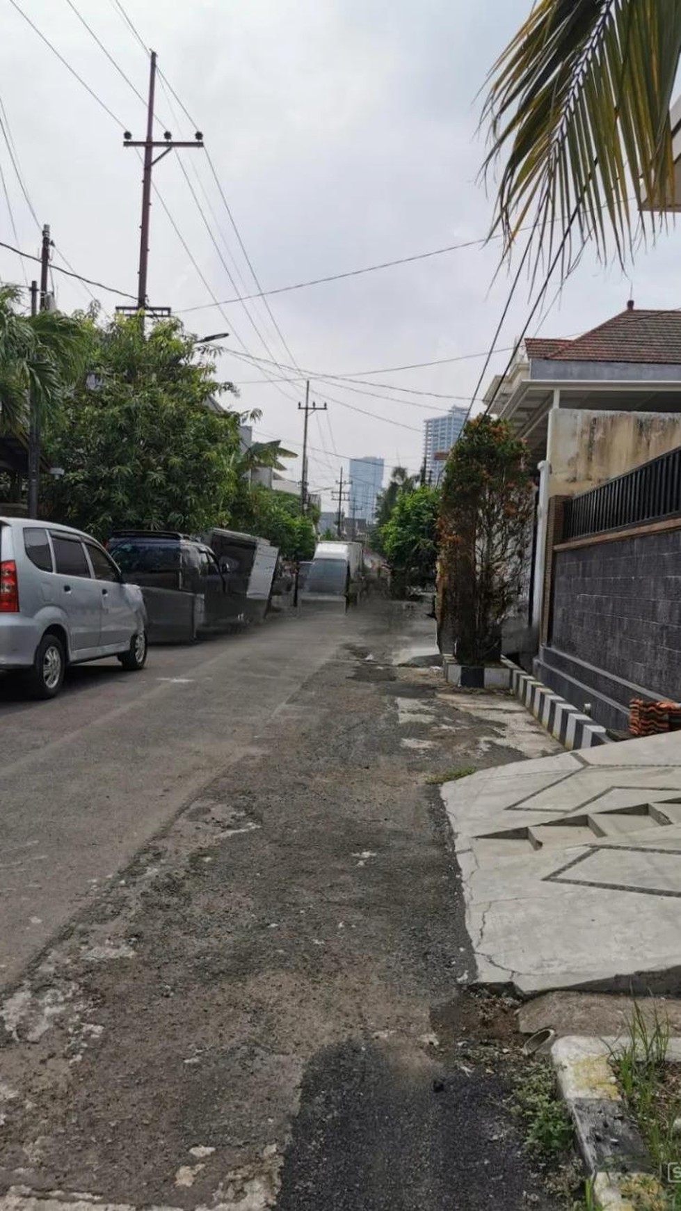 DIJUAL RUMAH HITUNG TANAH DARMO PERMAI TIMUR