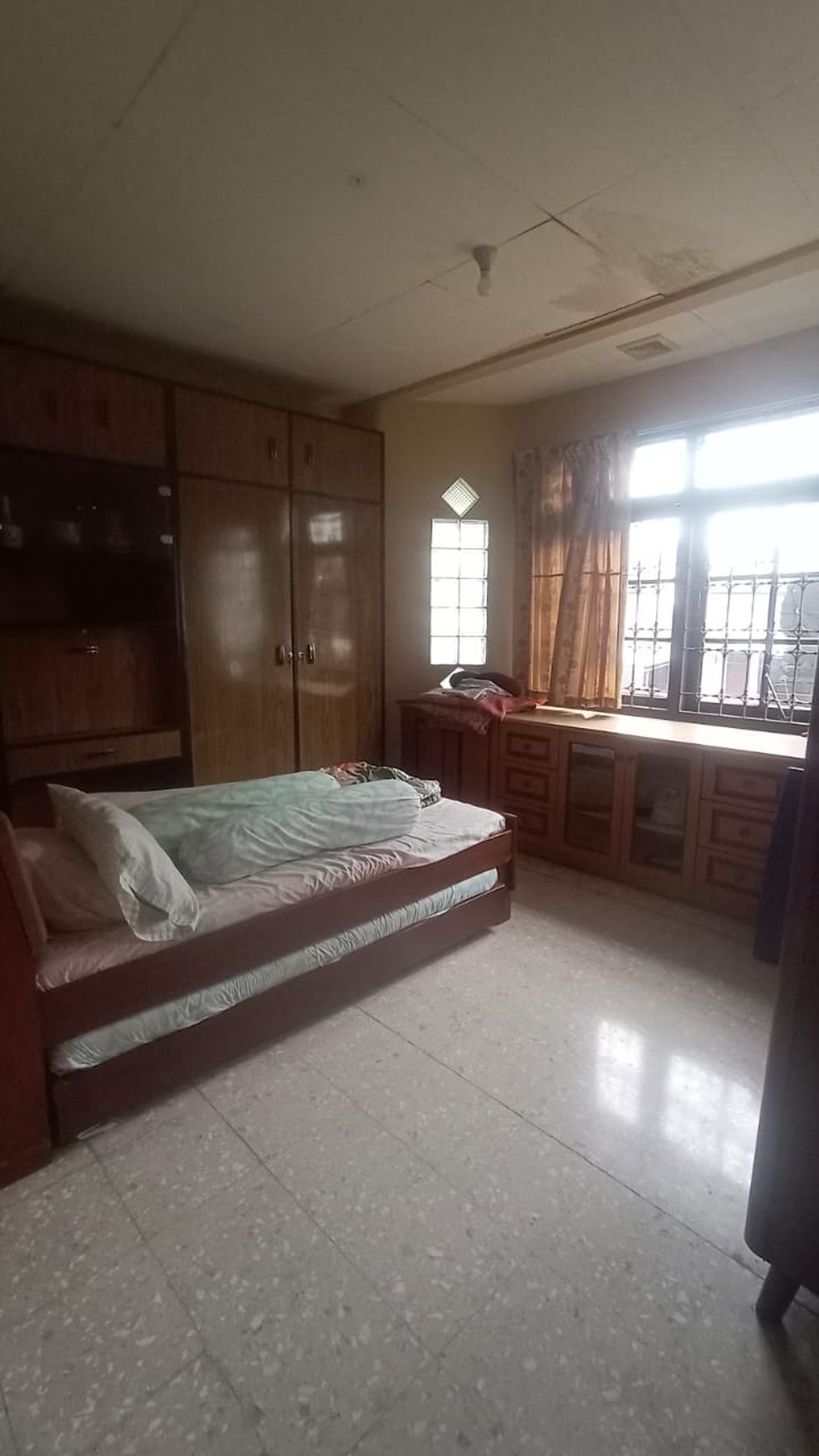 Rumah Semi Furnished di jl Abadi Bandung Utara