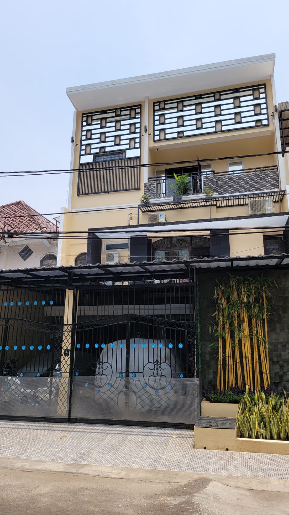 Rumah SHM Siap Huni 2 lantai di Kelapa Gading