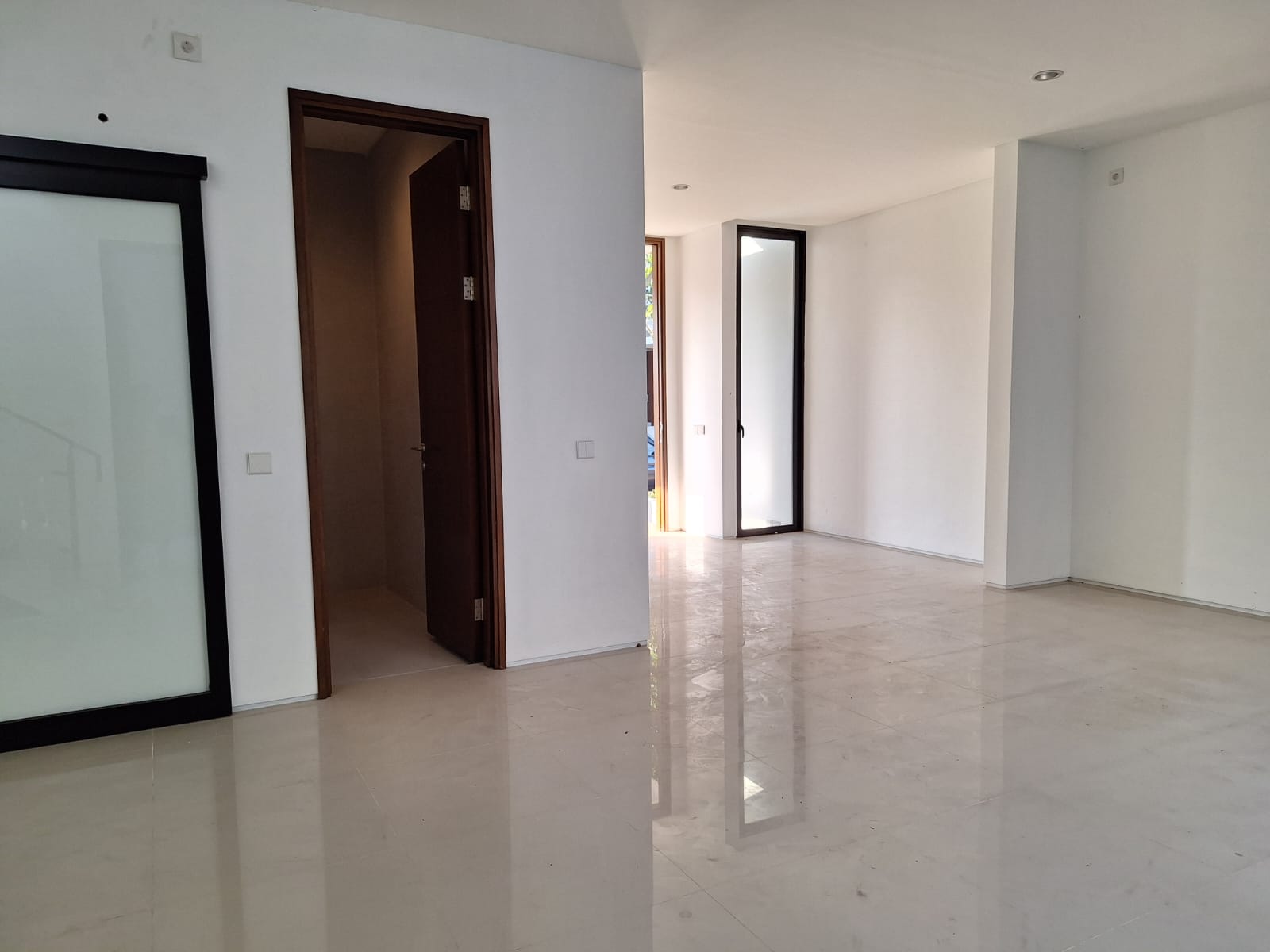 Dijual Rumah Minimalis Siap Huni di Surabaya Barat Citraland