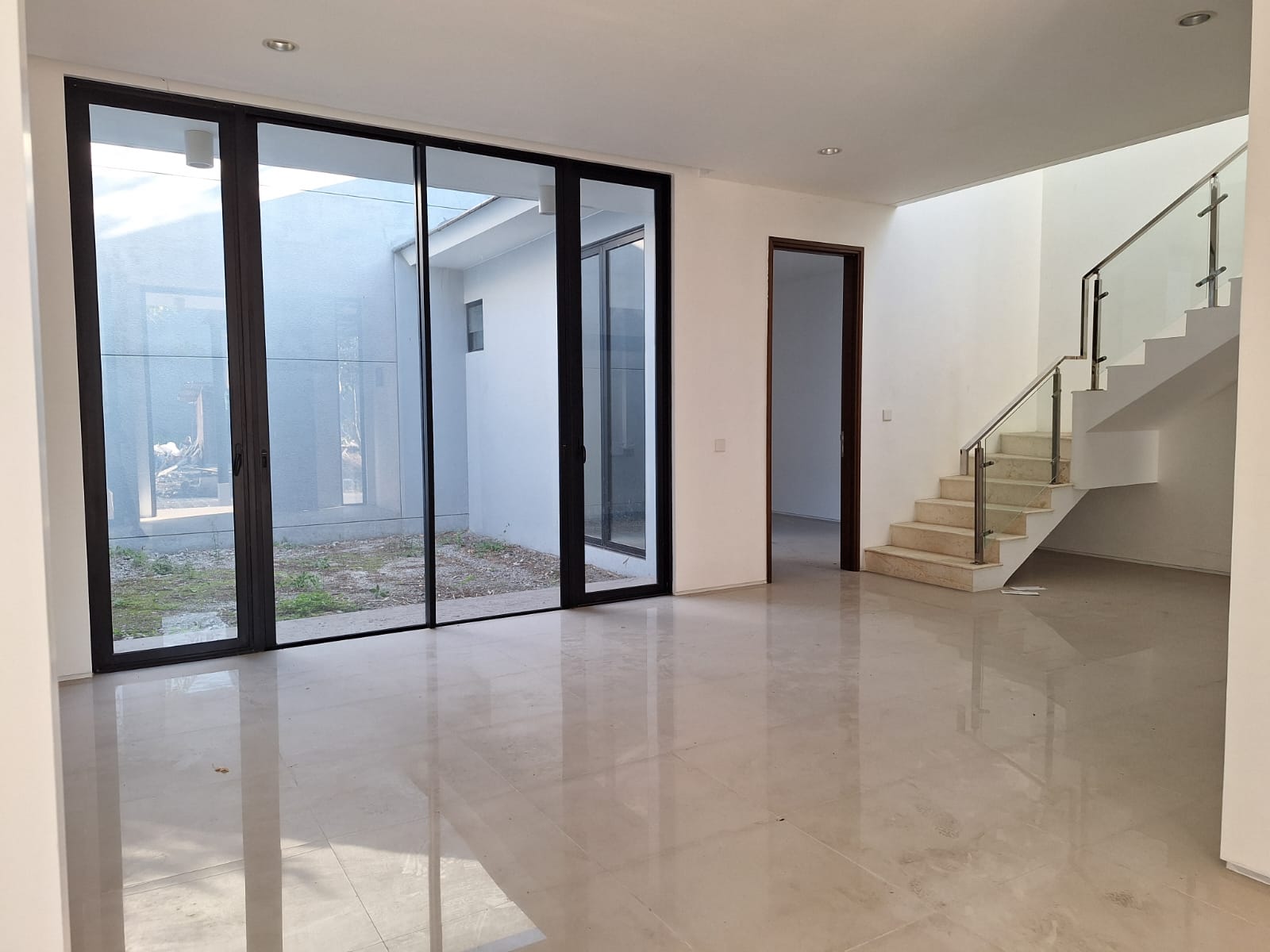 Dijual Rumah Minimalis Siap Huni di Surabaya Barat Citraland