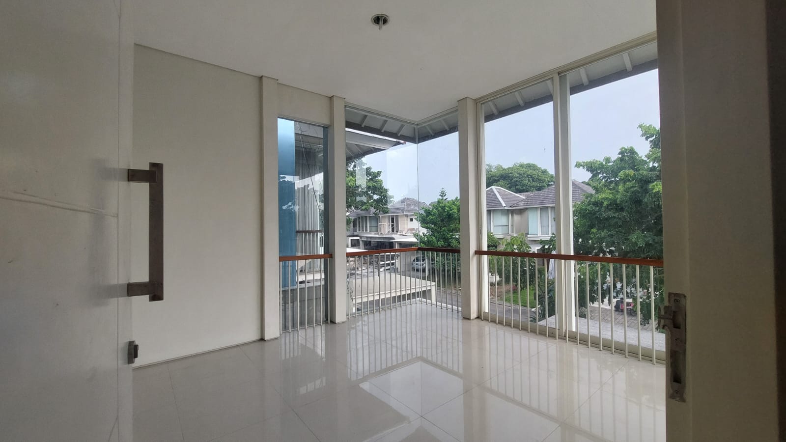 Dijual Rumah Strategis di Eastwood Citraland Surabaya Barat