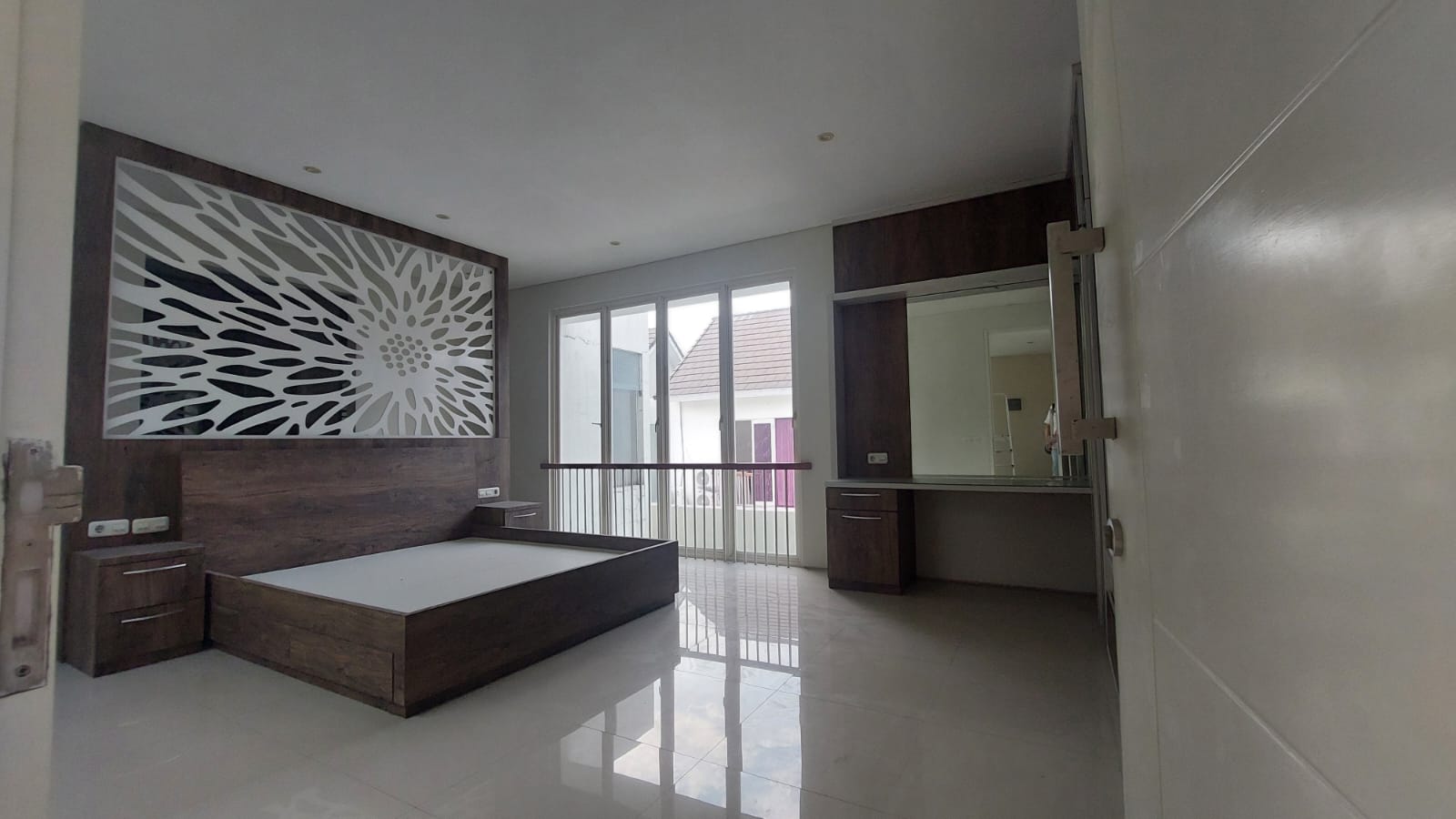 Dijual Rumah Strategis di Eastwood Citraland Surabaya Barat