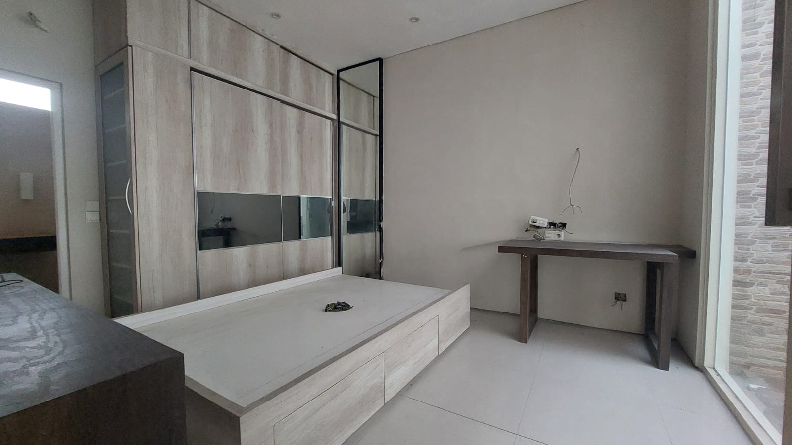 Dijual Rumah Strategis di Eastwood Citraland Surabaya Barat