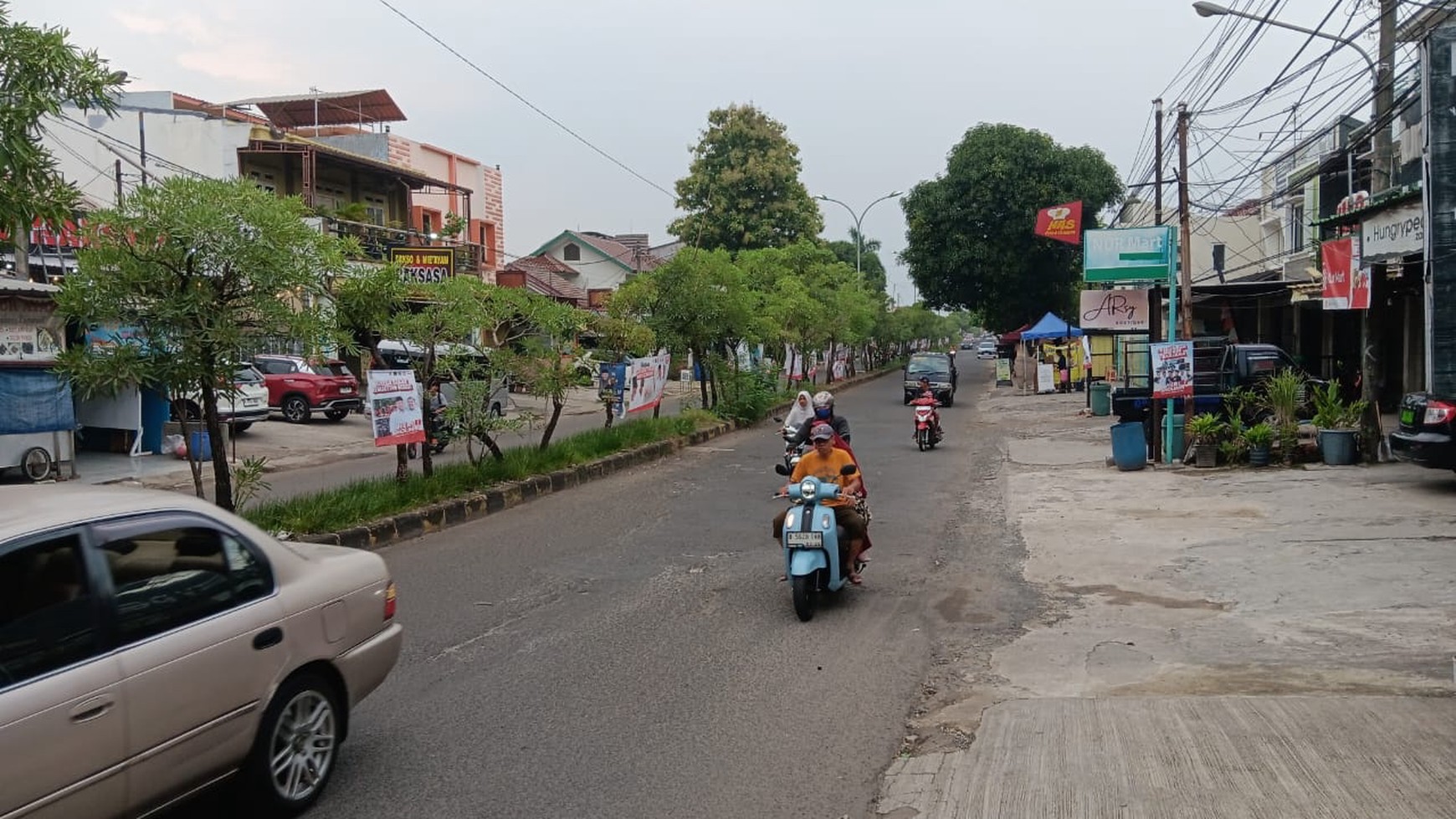 Lokasi rumah di zamrud raya dekat ke tol cocok buat usaha