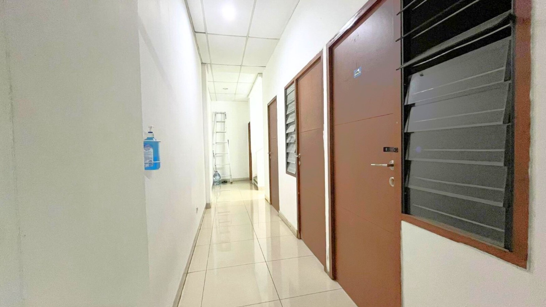 Ruko 3 Lantai dengan Basement & Rooftop di Fatmawati - Lokasi Super Strategis