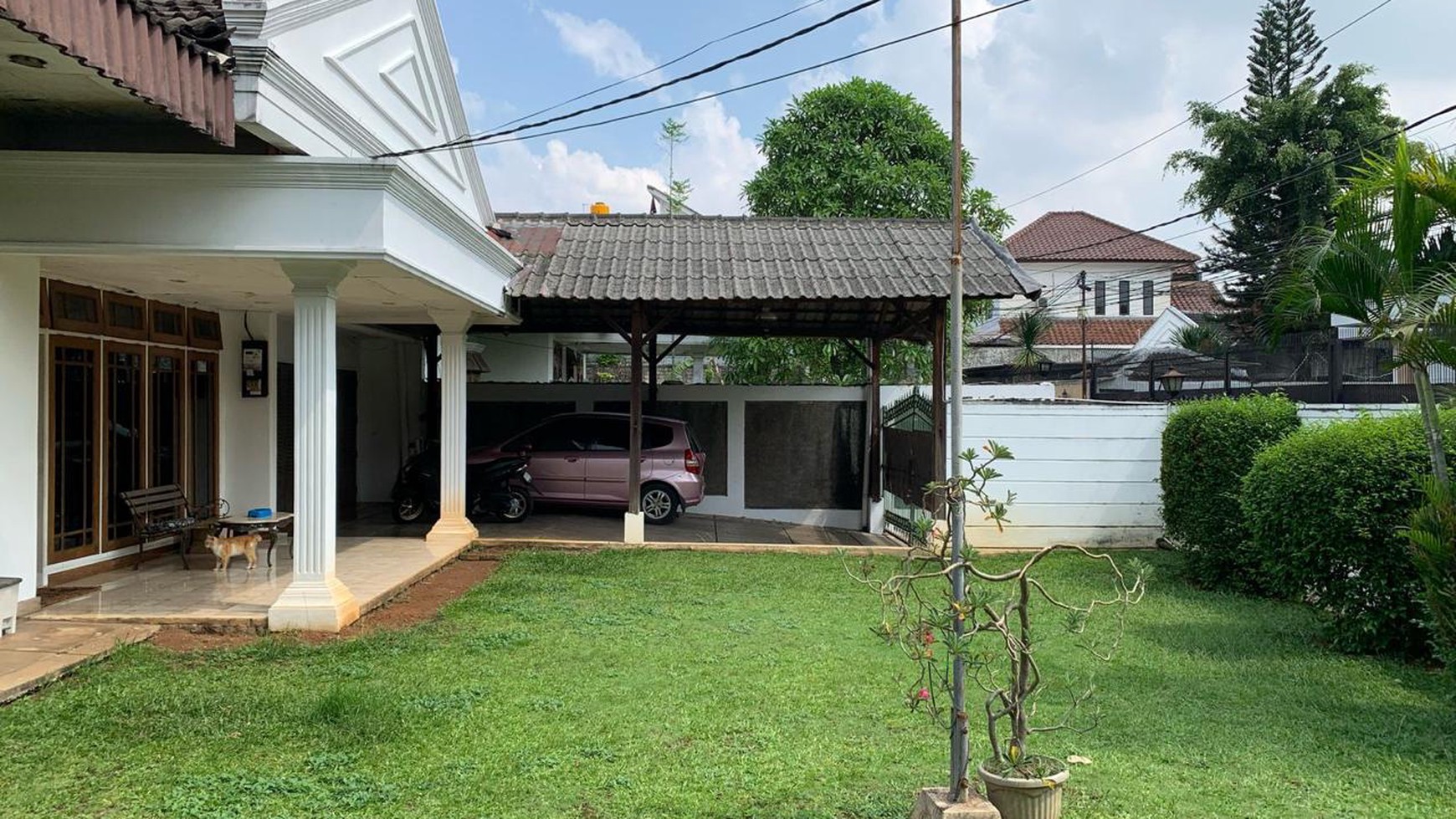 Rumah Asri Banget Halaman Luas di Pondok Cabe Lokasi Strategis Bebas Banjir