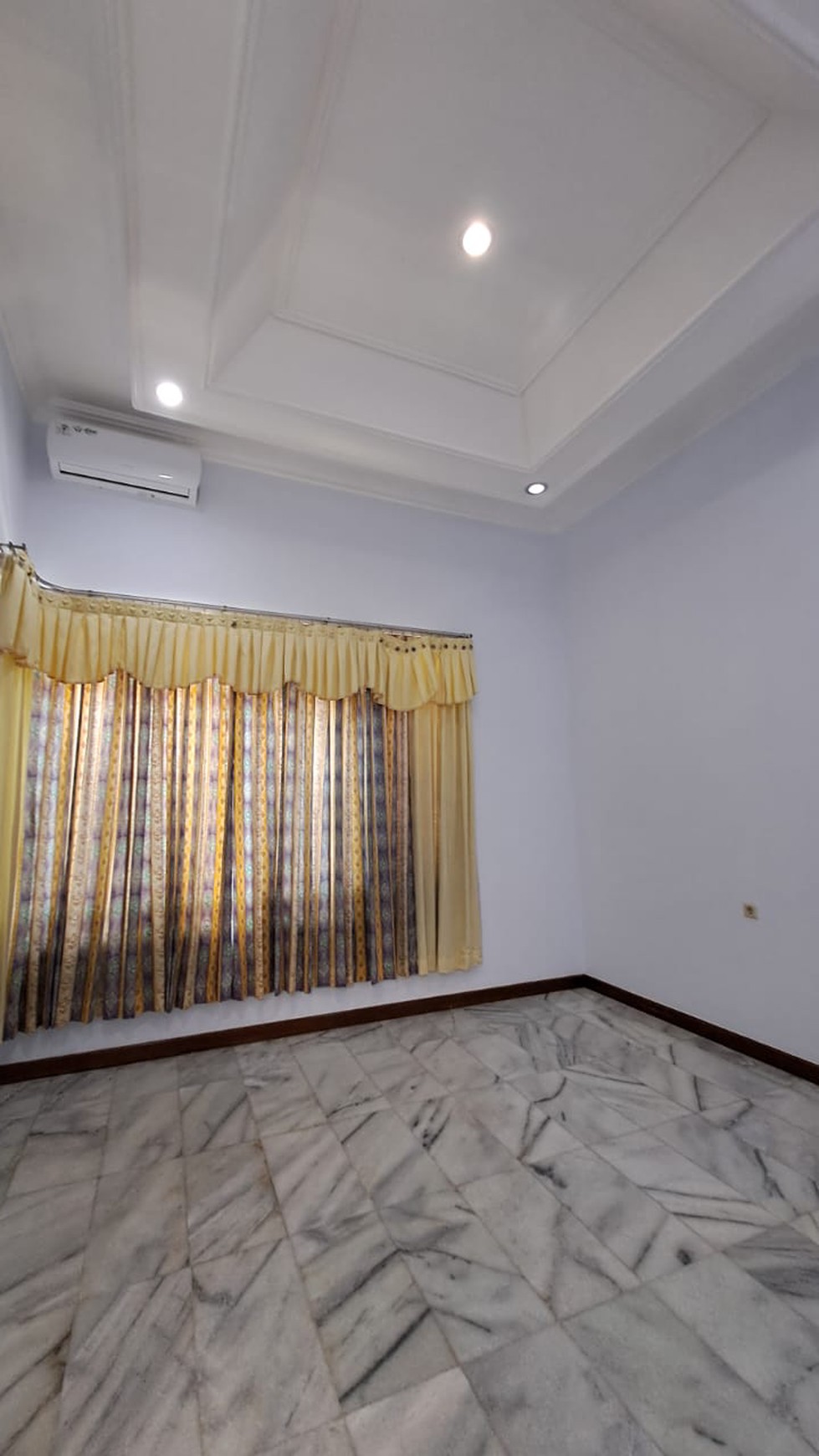 DISEWAKAN RUMAH LUAS UNFURNISHED DARMO PERMAI SELATAN