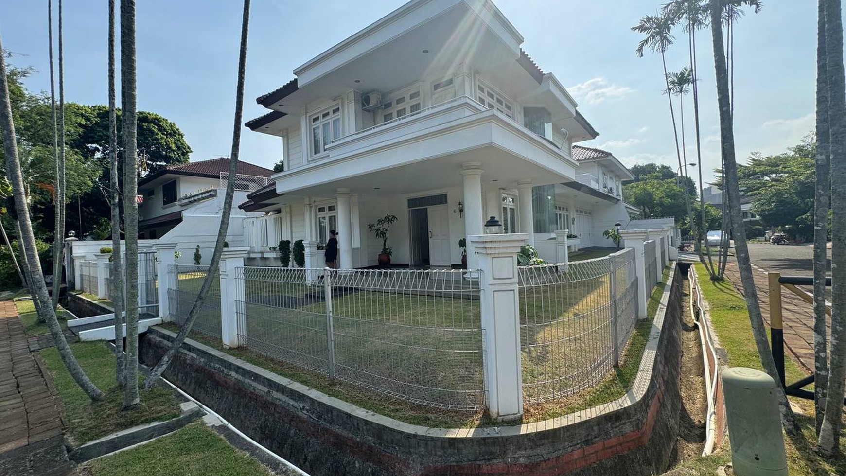 Lebak bulus villa cinere mas luas 500 posisi hoek rumah rapih halaman luas