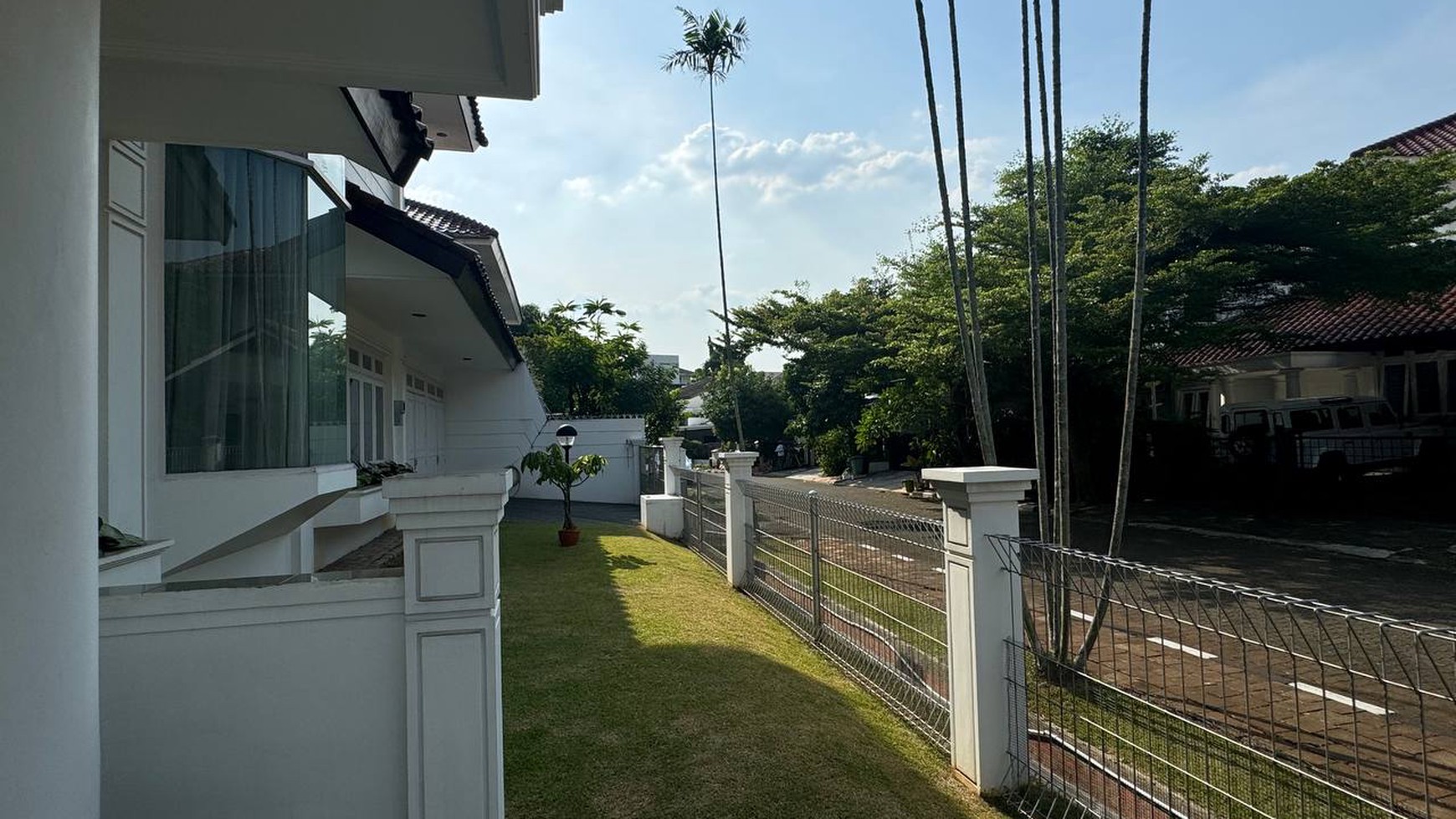 Lebak bulus villa cinere mas luas 500 posisi hoek rumah rapih halaman luas