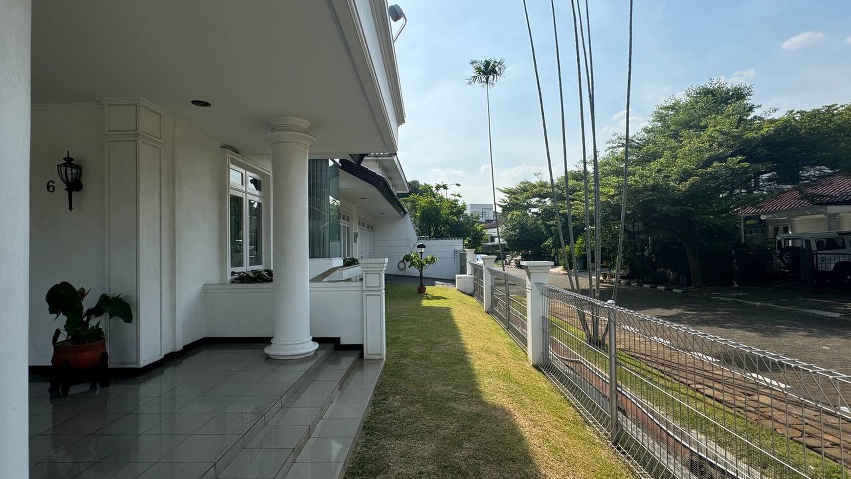 Lebak bulus villa cinere mas luas 500 posisi hoek rumah rapih halaman luas