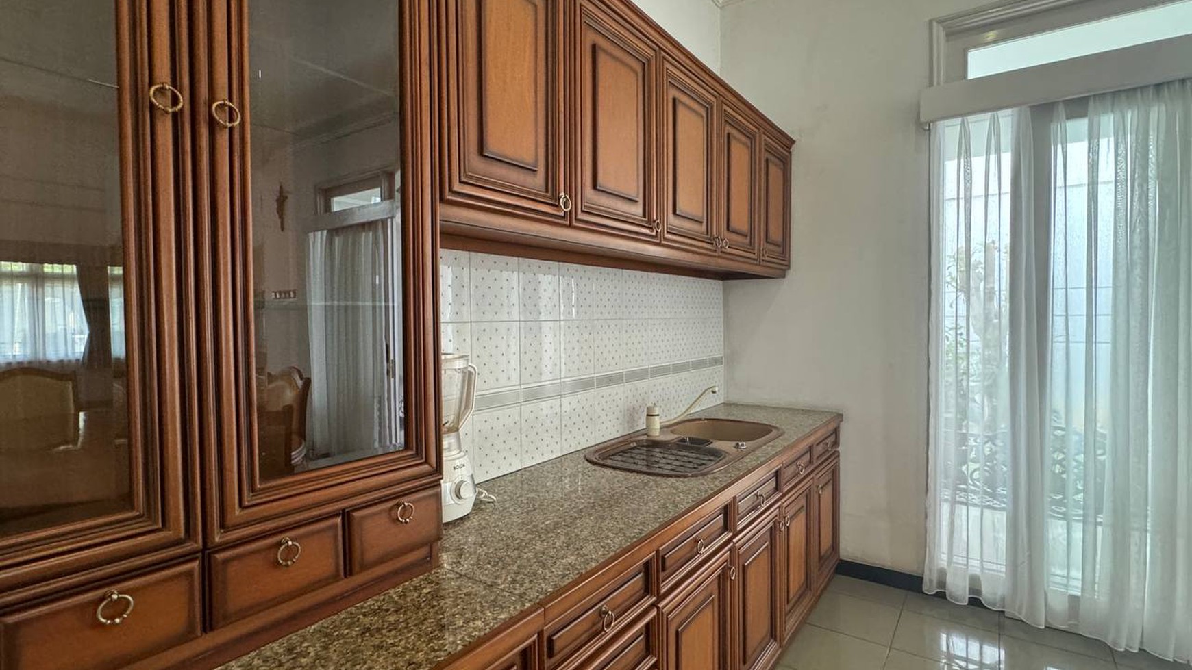 Lebak bulus villa cinere mas luas 500 posisi hoek rumah rapih halaman luas