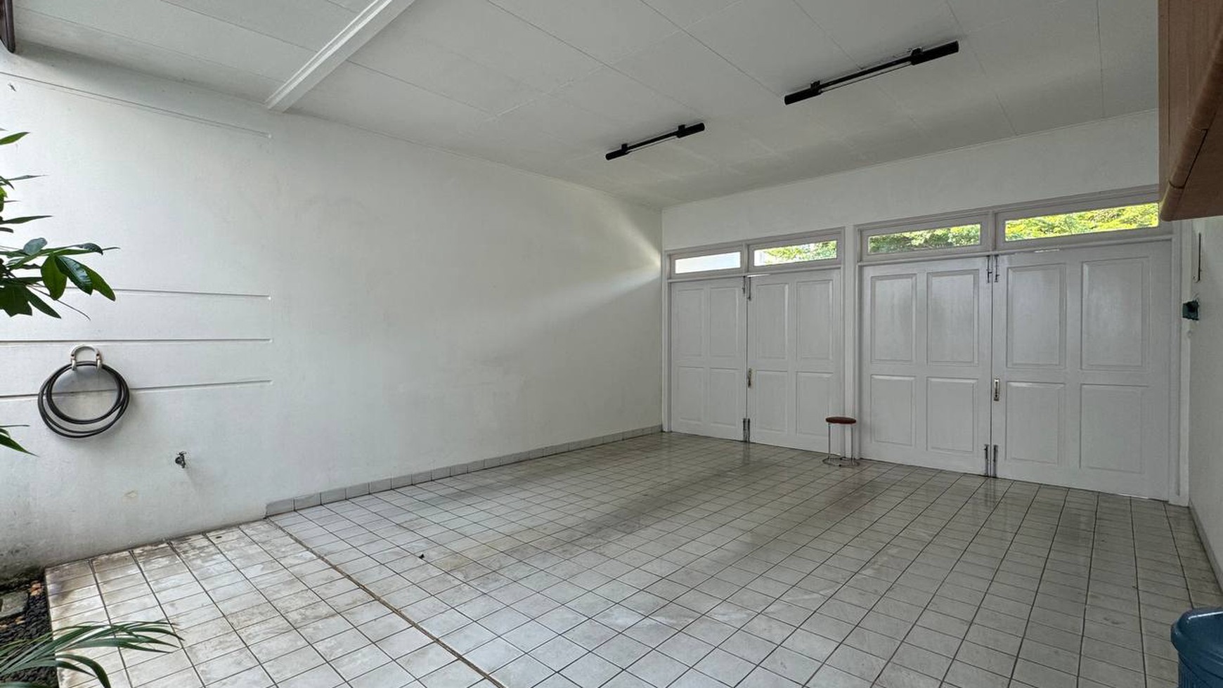 Lebak bulus villa cinere mas luas 500 posisi hoek rumah rapih halaman luas