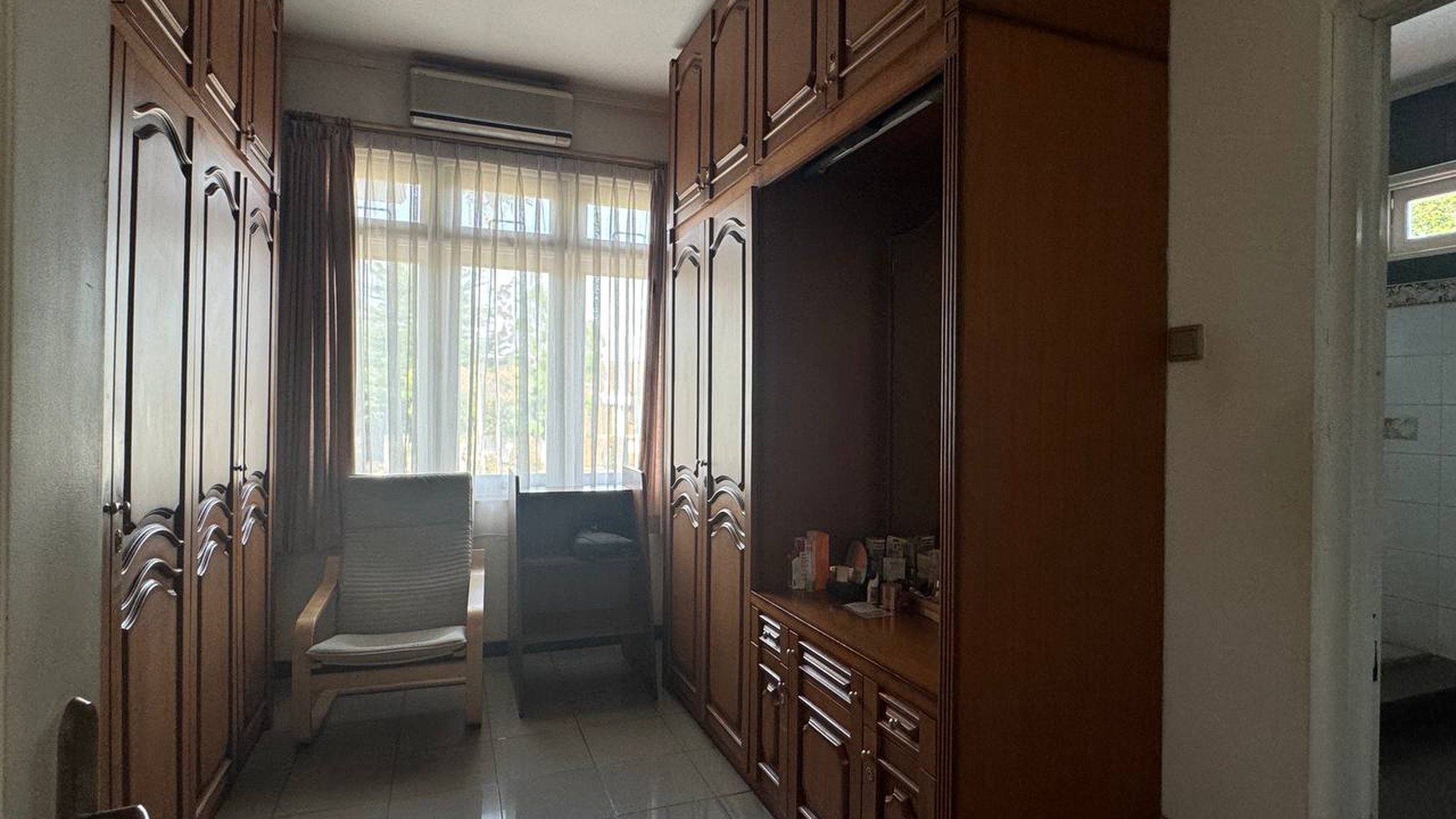 Lebak bulus villa cinere mas luas 500 posisi hoek rumah rapih halaman luas