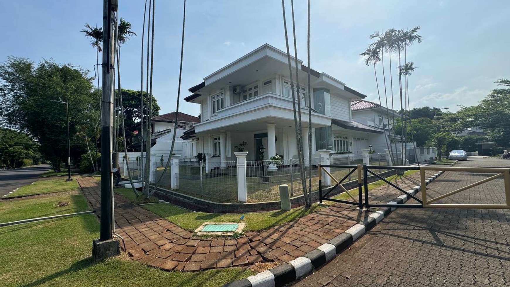 Lebak bulus villa cinere mas luas 500 posisi hoek rumah rapih halaman luas