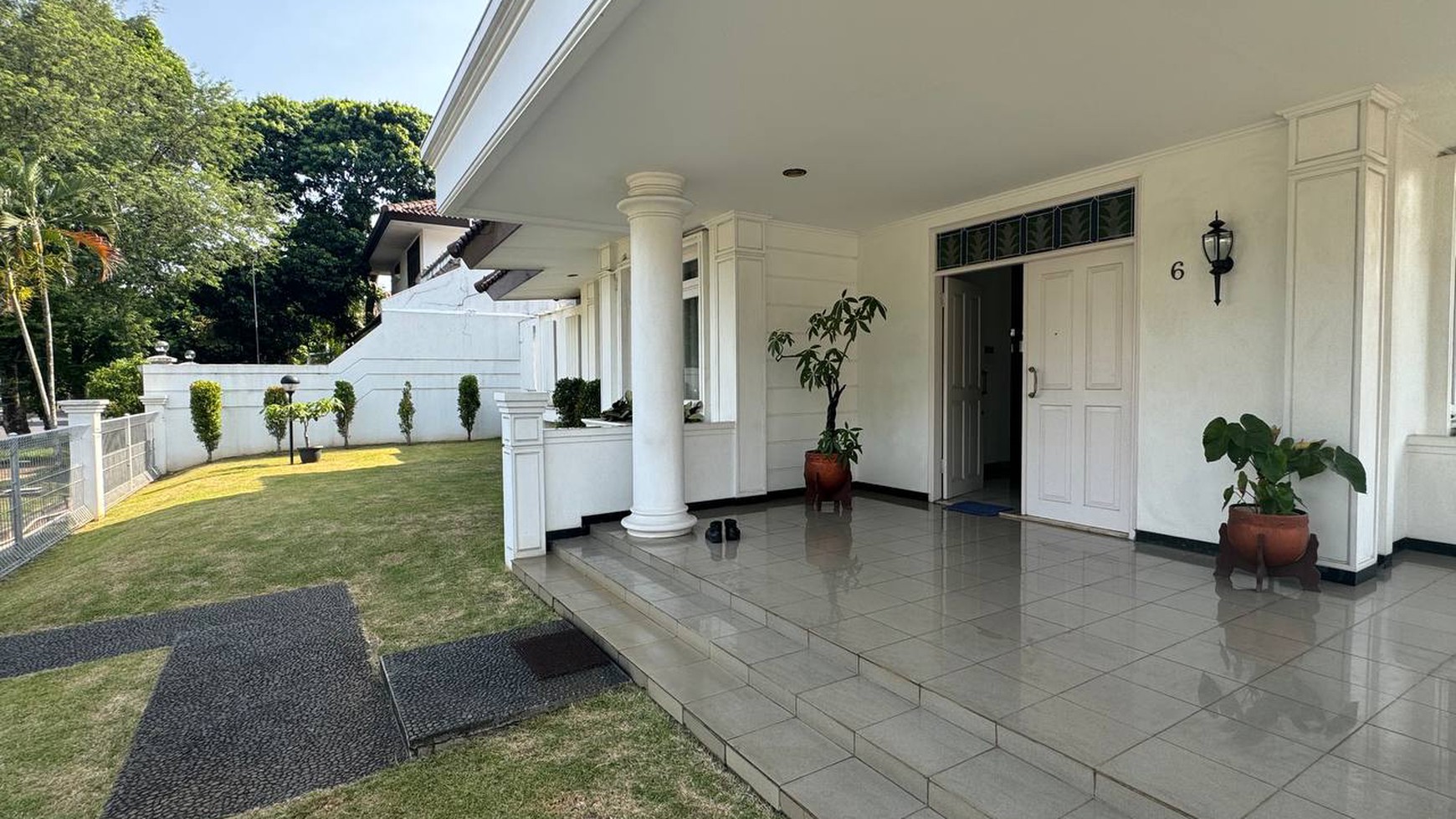 Lebak bulus villa cinere mas luas 500 posisi hoek rumah rapih halaman luas