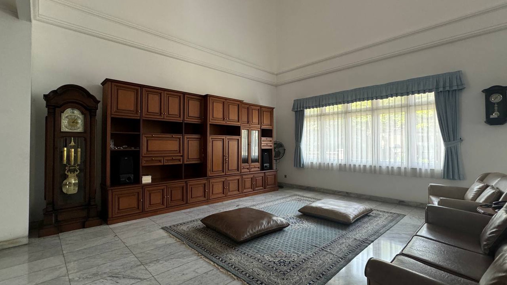 Lebak bulus villa cinere mas luas 500 posisi hoek rumah rapih halaman luas