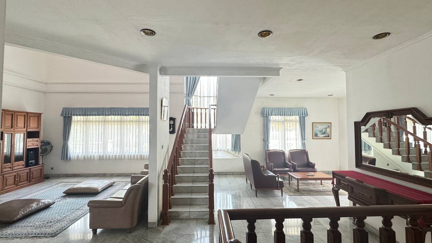 Lebak bulus villa cinere mas luas 500 posisi hoek rumah rapih halaman luas