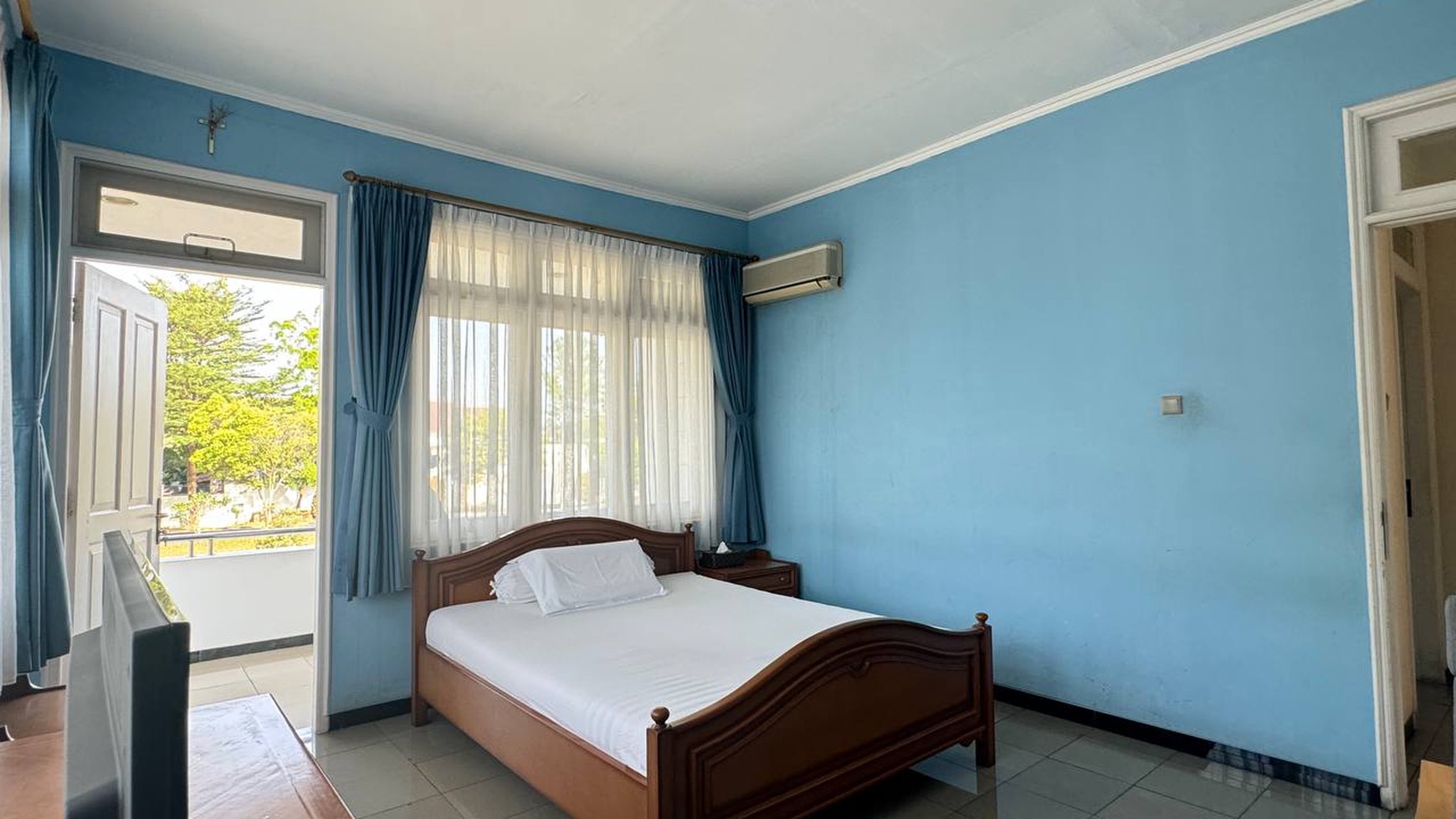 Lebak bulus villa cinere mas luas 500 posisi hoek rumah rapih halaman luas