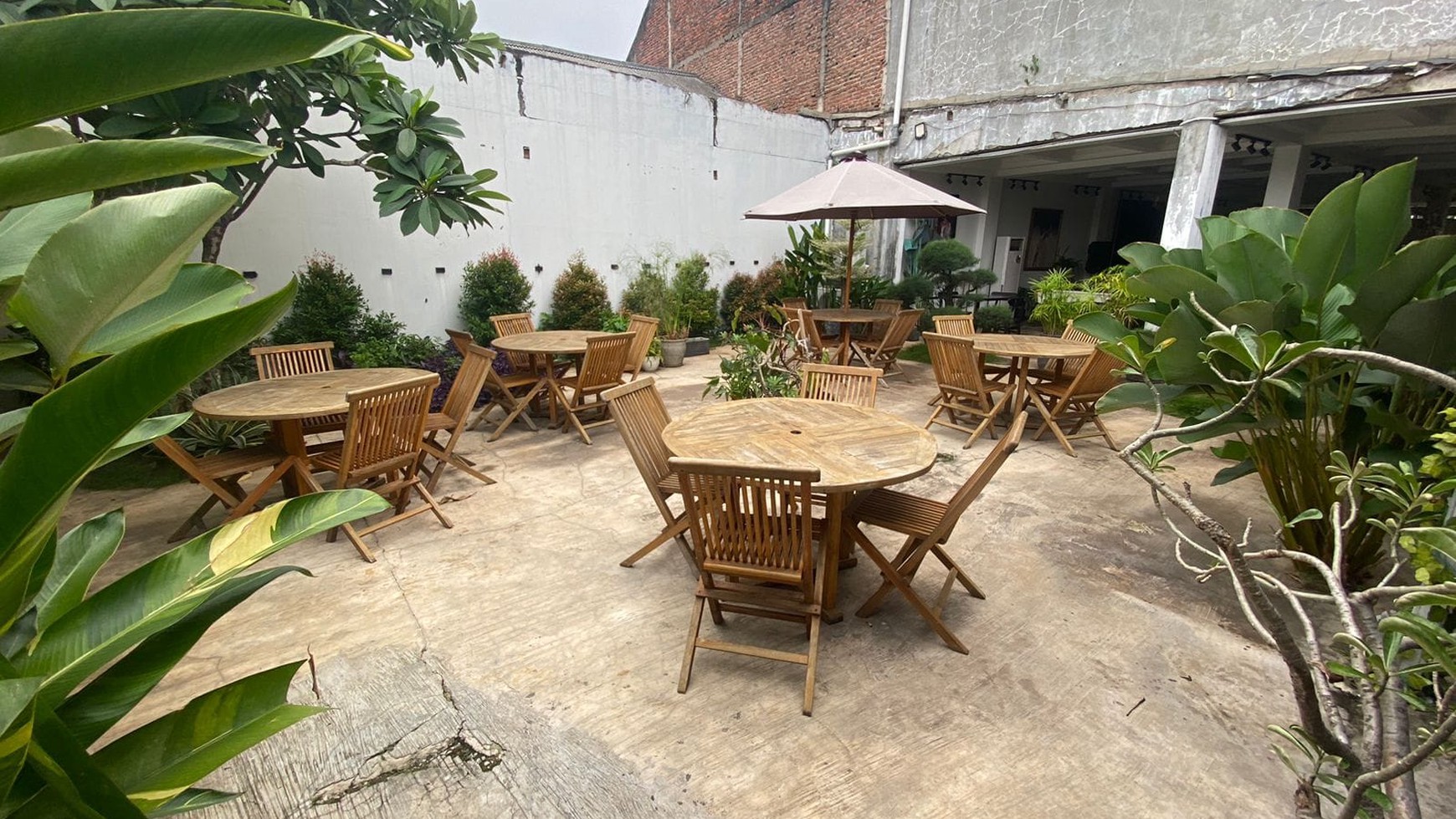 Cirendeu pondok cabe raya gedung 3 lantai luas 600