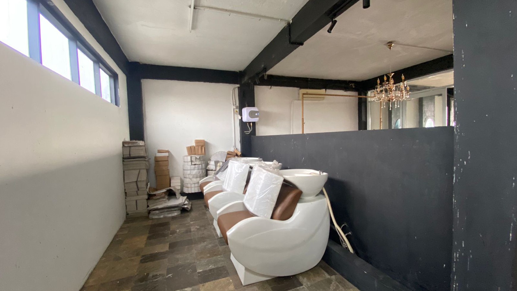 Cirendeu pondok cabe raya gedung 3 lantai luas 600