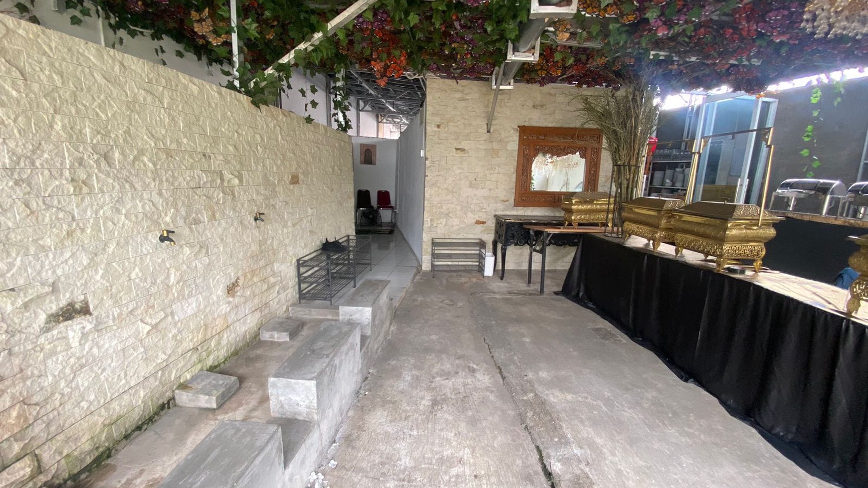 Cirendeu pondok cabe raya gedung 3 lantai luas 600