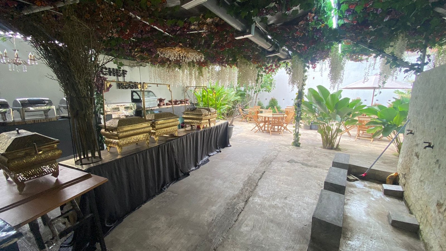 Cirendeu pondok cabe raya gedung 3 lantai luas 600