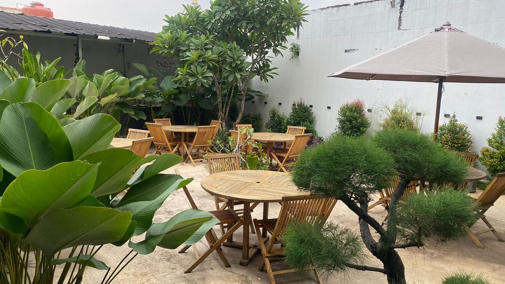 Cirendeu pondok cabe raya gedung 3 lantai luas 600