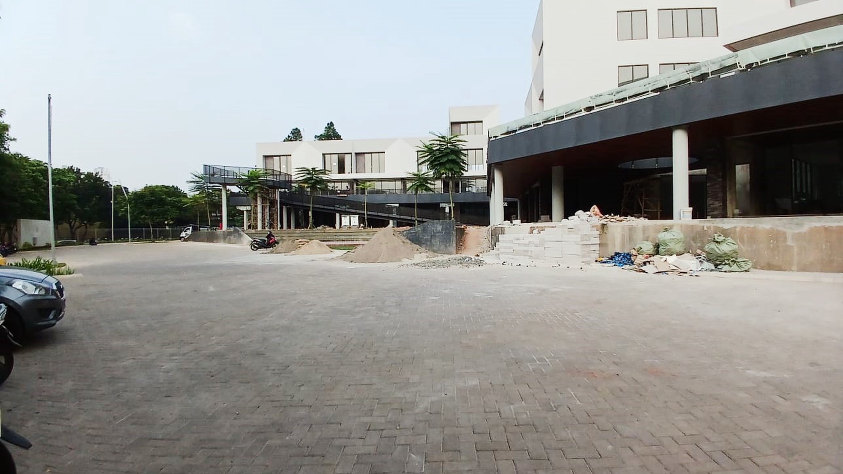 Ruko siap pakai,3 lantai di Bintaro Jaya 9.