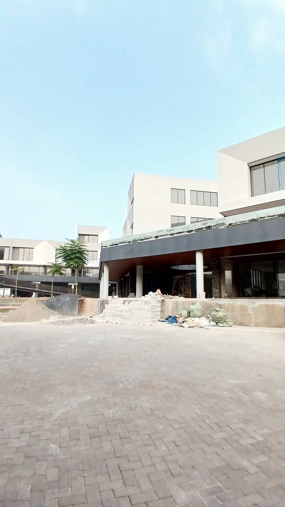 Ruko siap pakai,3 lantai di Bintaro Jaya 9.