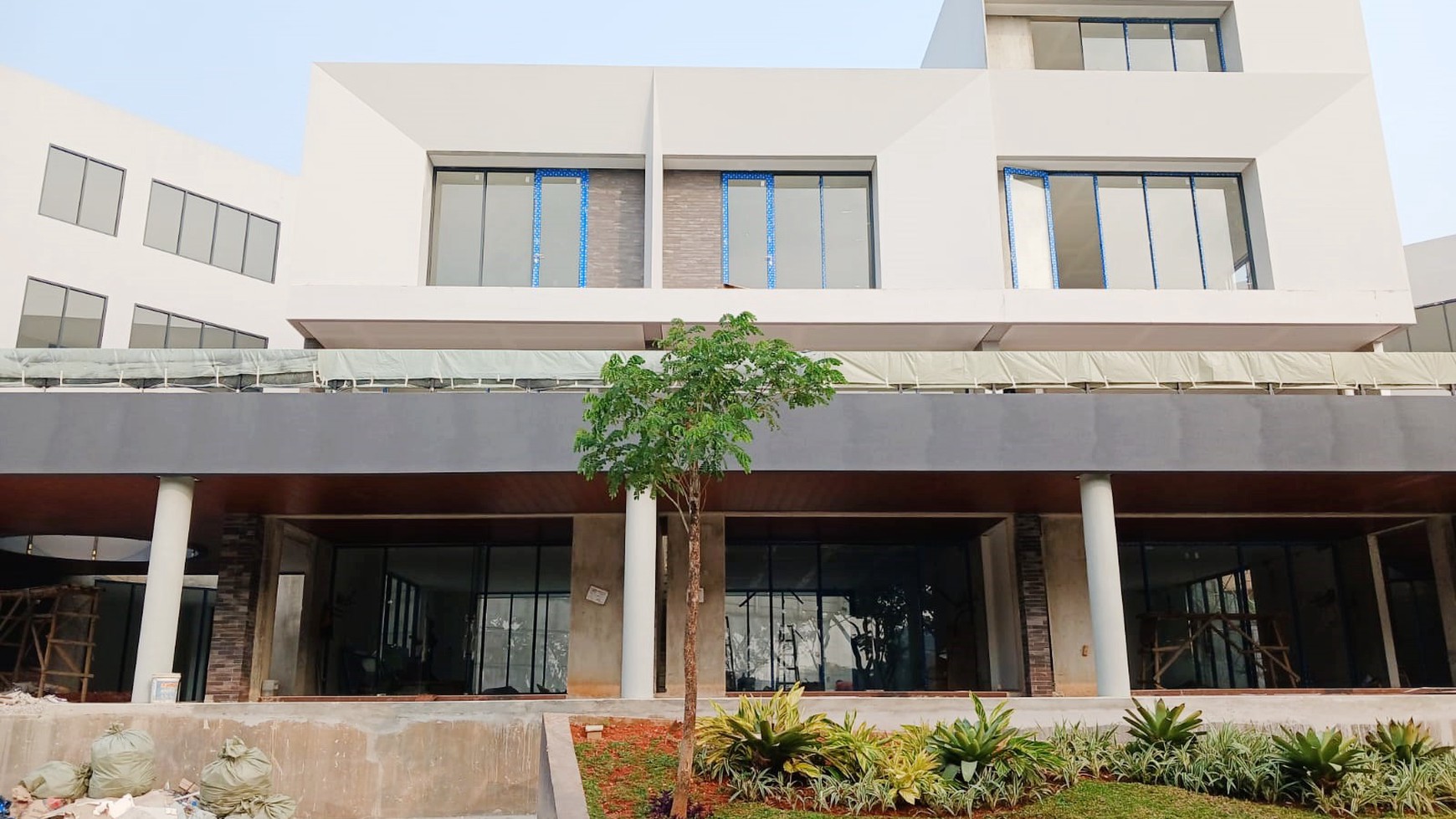 Ruko siap pakai,3 lantai di Bintaro Jaya 9.