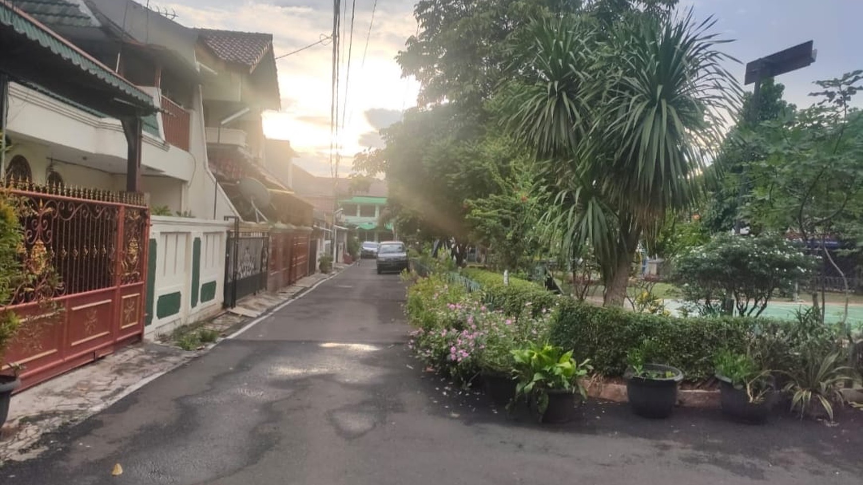 Rumah Di Tebet Timur Jalan 2 Mobil Dan Di Depannya Ada Taman Bermain Dekat Kulineran Restoran Di Tebet Raya Serta Tebet Timur Raya