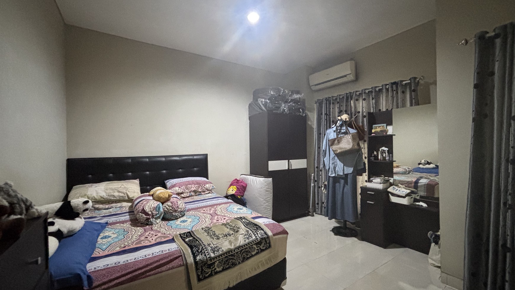 Rumah Cantik Dua Lantai Rapi di Raffles Hills Cibubur