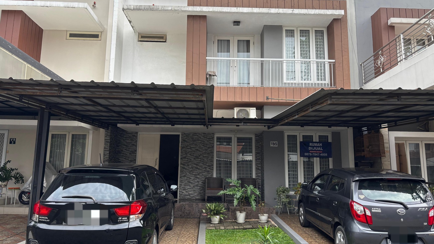 Rumah Cantik Dua Lantai Rapi di Raffles Hills Cibubur
