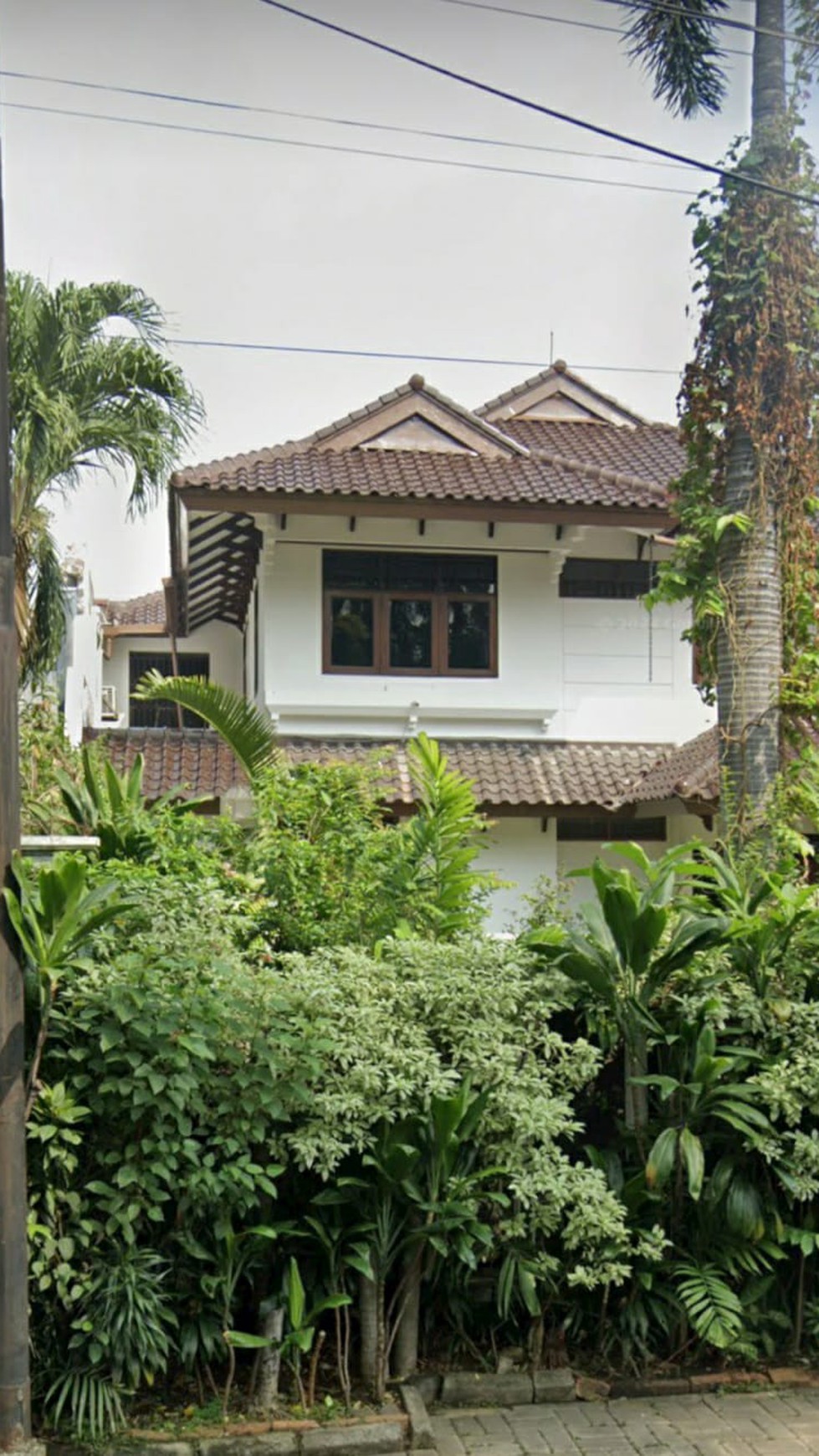 Dijual rumah lama terawat di pondok indah